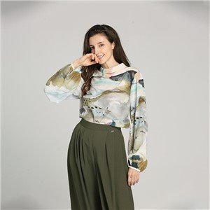 Camicia da donna a maniche lunghe con stampa digitale in seta